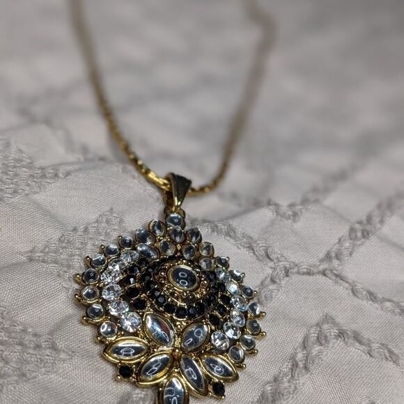 Beautiful necklace :)   - Picture 2 of 2